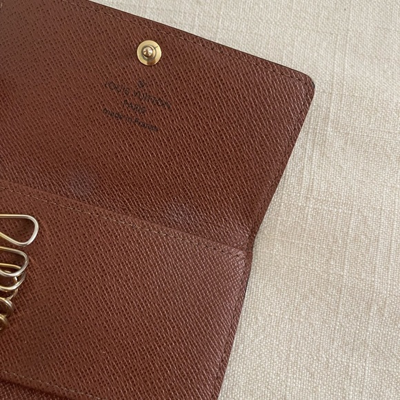AUTHENTIC LOUIS VUITTON MONOGRAM 6 KEY HOLDER - Picture 5 of 6